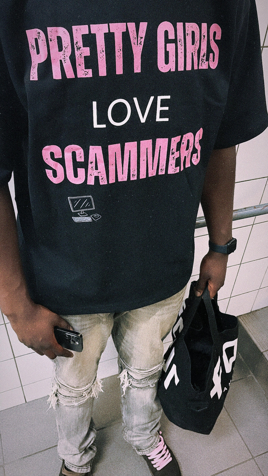 Pretty girls love scammers